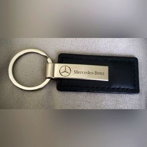 MERCEDES BLACK LEATHER AND SIVER PLATE KEYCHAIN FROM ORIGINAL DEALER | PRE-LOVED